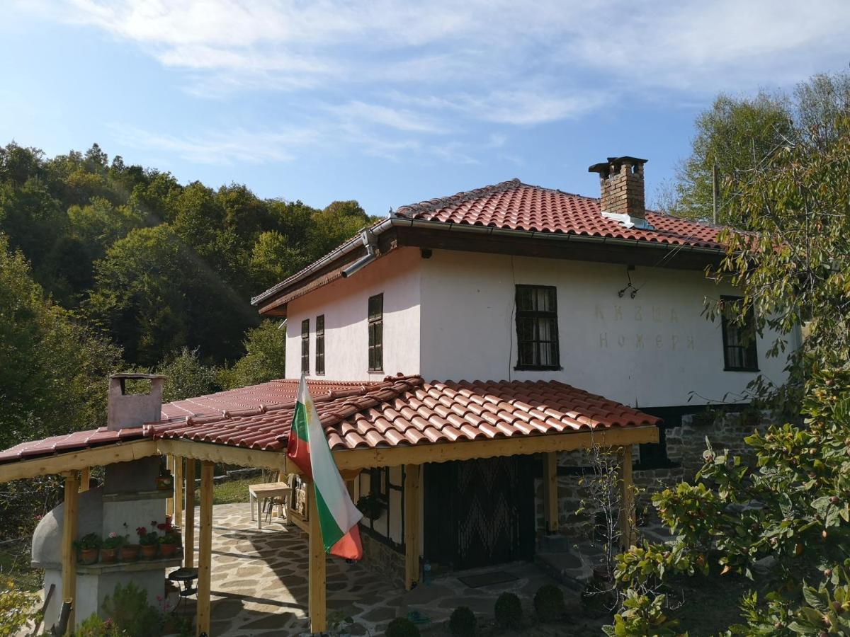 Къща За Гости Ножери Treavna Exterior foto